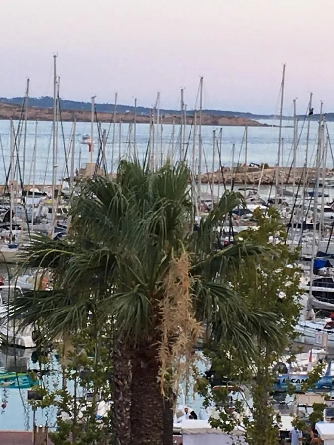 Face à la mer Bandol 0*,