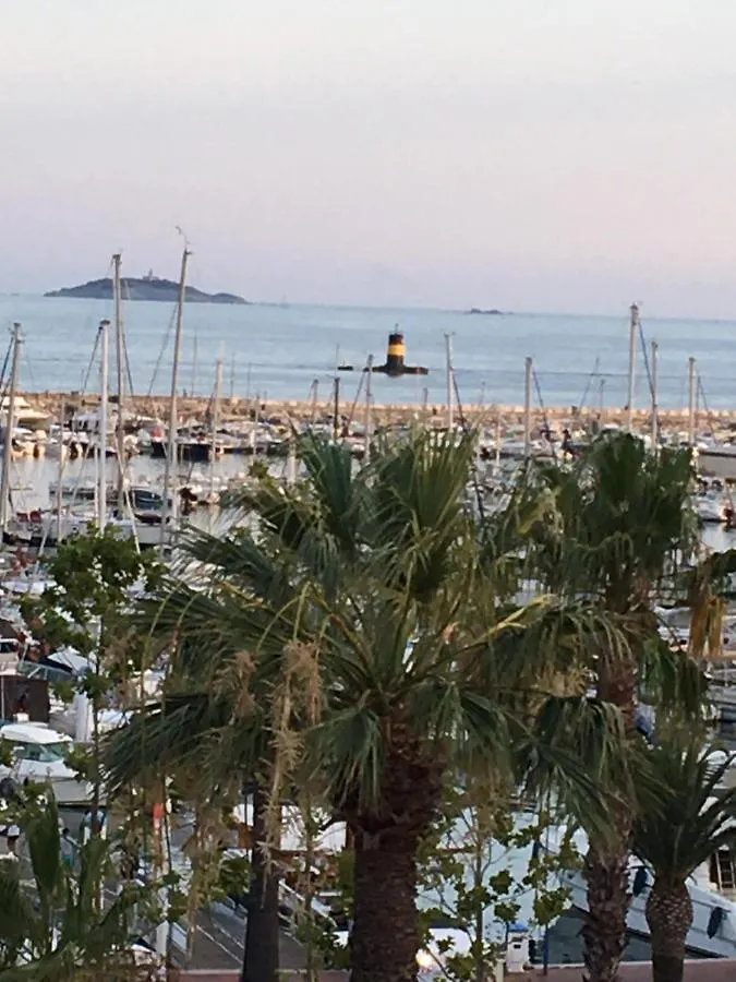 Face A La Mer Bandol 0*,  France