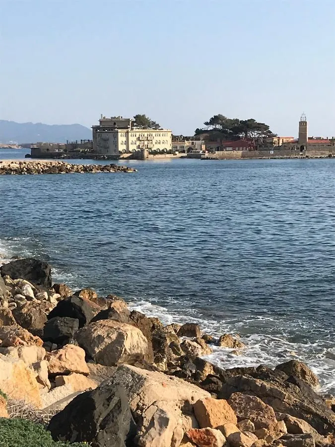 Face A La Mer Bandol 0*,  France